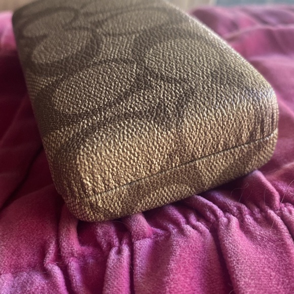 Coach hard sunglasses case - Picture 2 of 5